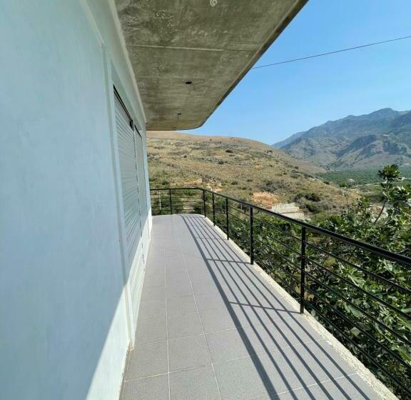 פנסיון Qeparo Hill Apartments