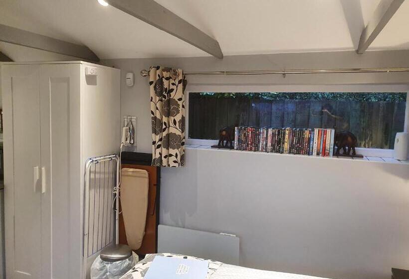 Пансион Sally S Bed And Breakfast