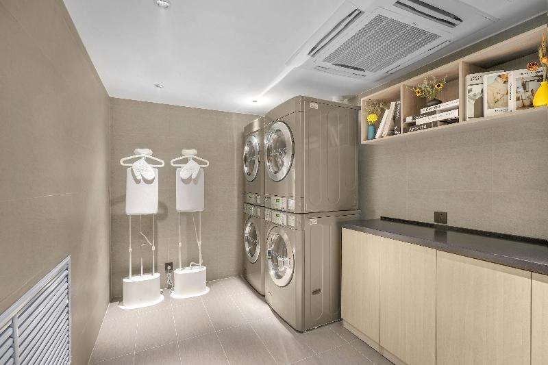 Hotel Hanting  Harbin Railway Station Square