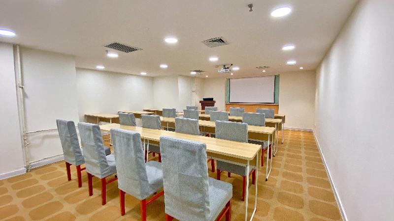 Hotel Hanting  Harbin Railway Station Square