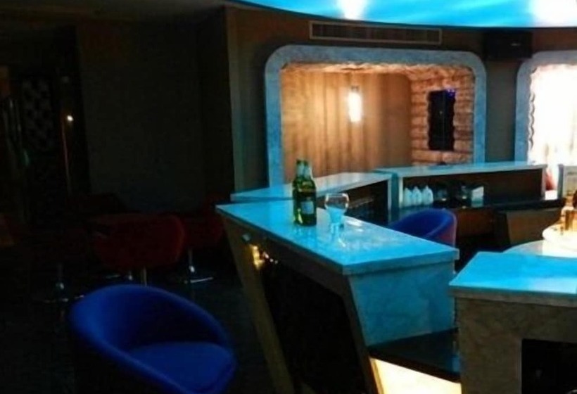 Отель Huadong International Business