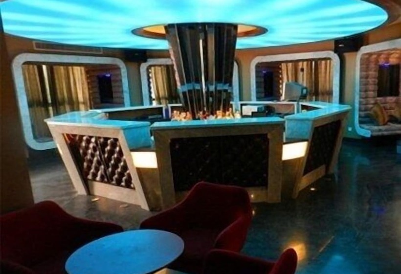 Отель Huadong International Business