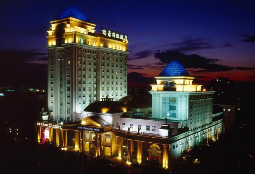 בית מלון כפרי Royal International