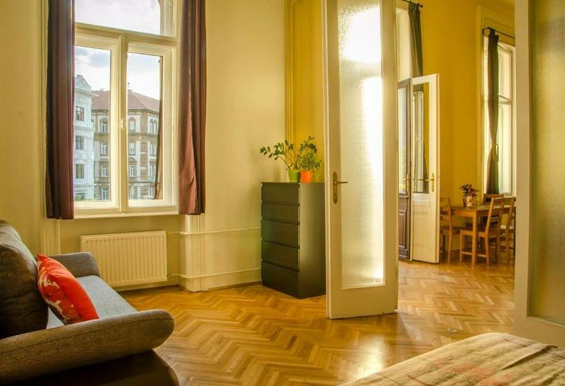 Общежитие Vígszínház Private Rooms