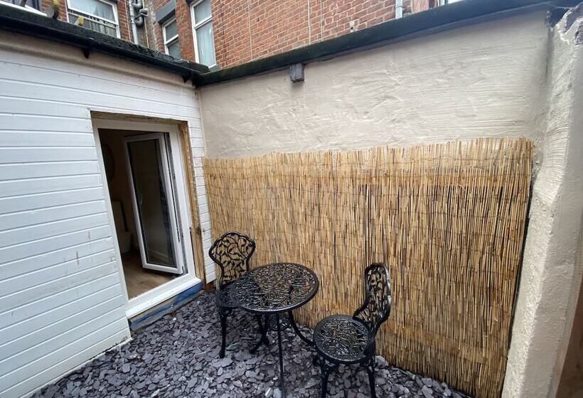 Blackpool Abode   Vance Road Star House