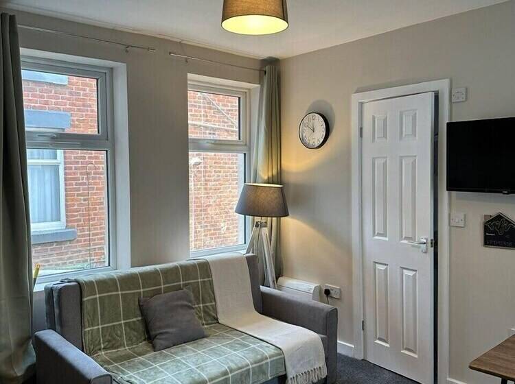 Blackpool Abode   Vance Road Star House