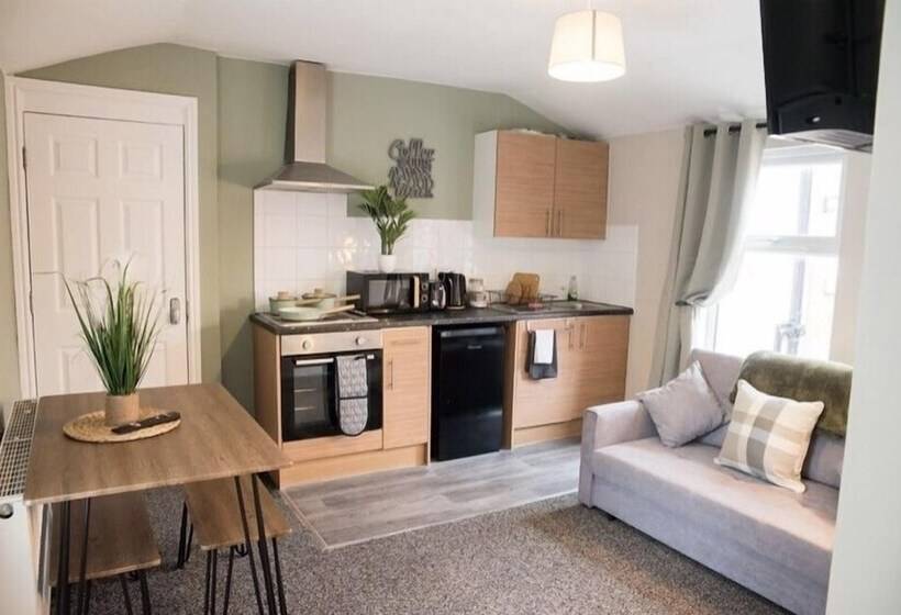 Blackpool Abode   Vance Road Star House