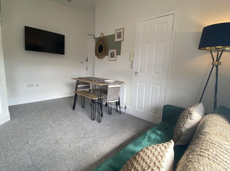 Blackpool Abode   Vance Road Star House