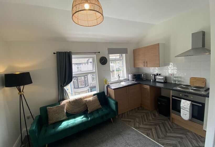 Blackpool Abode   Vance Road Star House