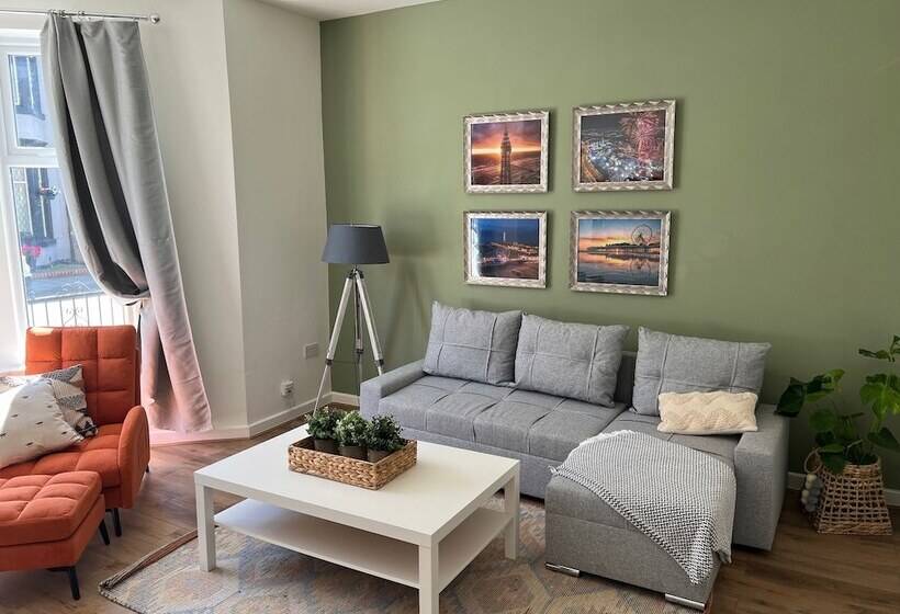 Blackpool Abode   Vance Road Star House