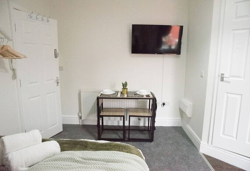 Blackpool Abode   Vance Road Star House