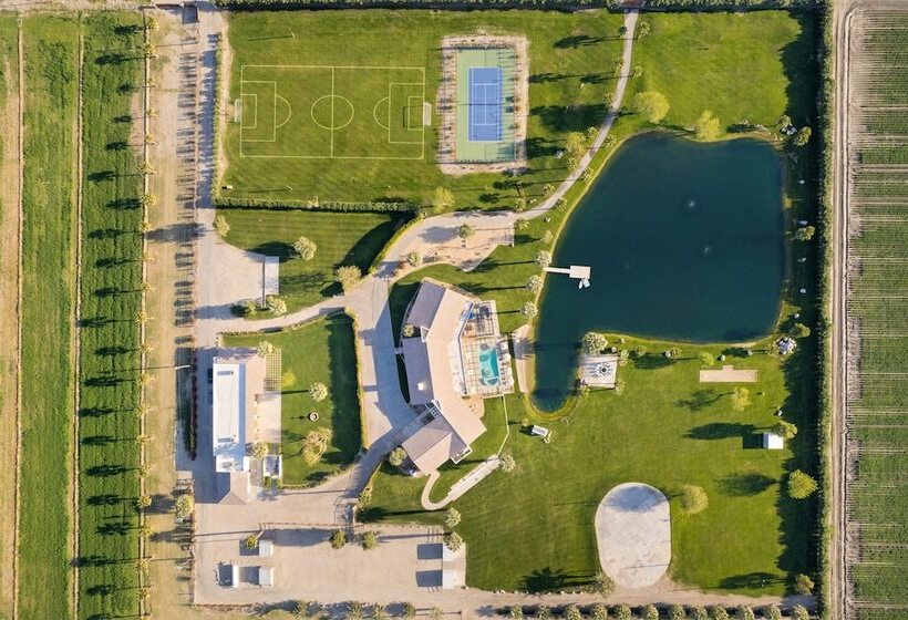 Buena Vista By Avantstay Massive Outdoor Oasis W/ Pool, Spa & Firepit!