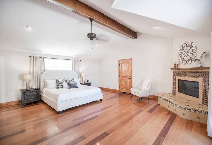 De Luz By Avantstay 5 Acre Estate W Lake Pool Hot Tub