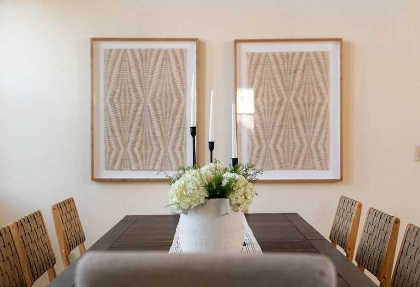 Fiano By Avantstay Centrally Located Haven W/ Stunning Courtyard & Pool Table