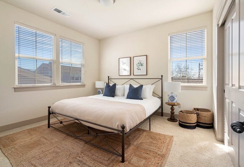 Fiano By Avantstay Centrally Located Haven W/ Stunning Courtyard & Pool Table