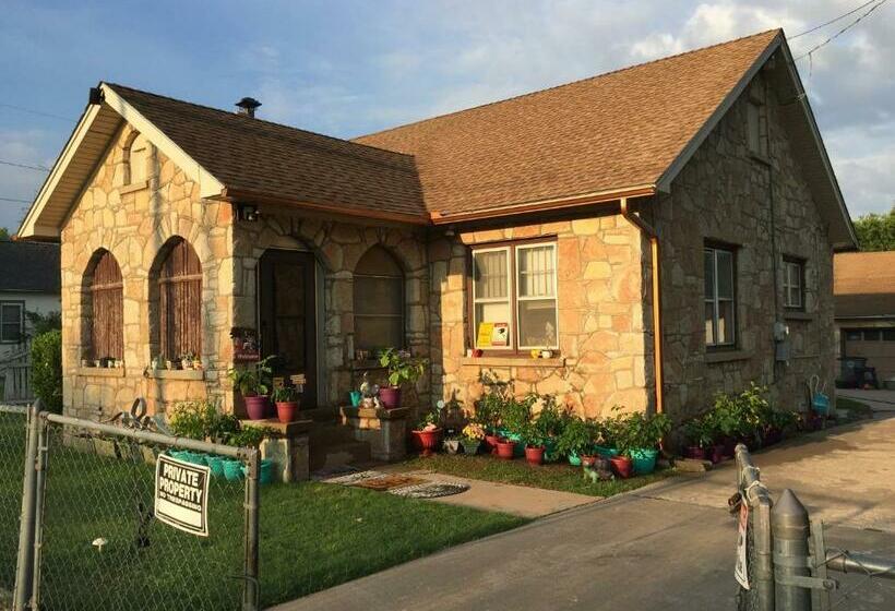 Historic Home   Sleeps 4 Adults   1 Mile To Ft. Sill