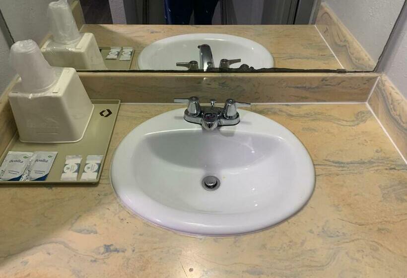 호텔 Executive Inn