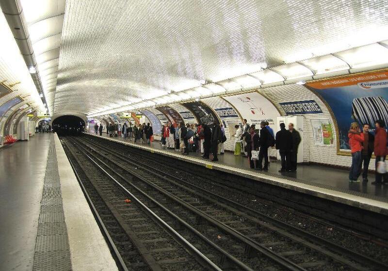 בית מלון כפרי Hôtel Robespierre Ex Idéal Hôtel Paris   Montreuil