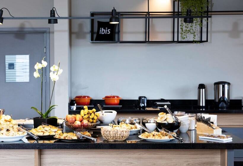 Отель Ibis Botucatu