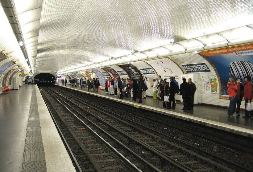 בית מלון כפרי Hôtel Robespierre Ex Idéal Hôtel Paris   Montreuil