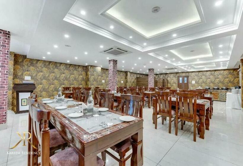 ホテル Kareem Residency