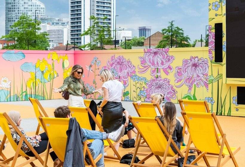 בית מלון כפרי Tribe London Canary Wharf