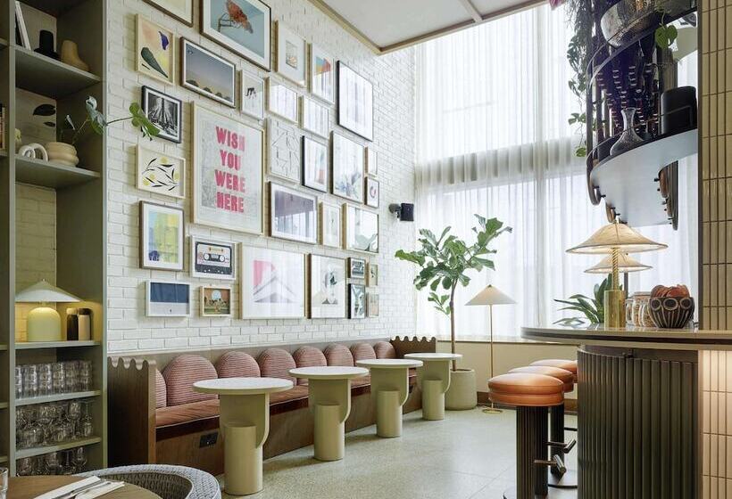 בית מלון כפרי Tribe London Canary Wharf