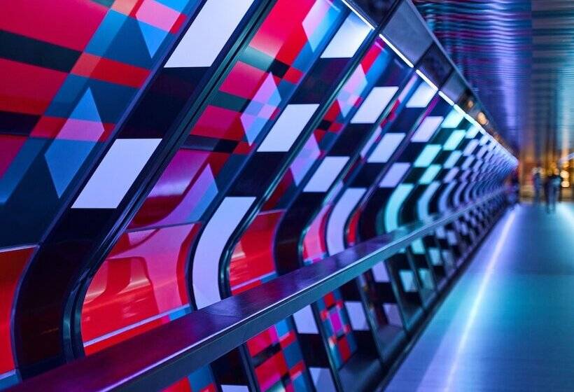 בית מלון כפרי Tribe London Canary Wharf