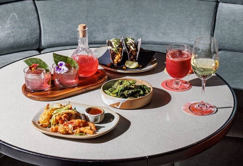 בית מלון כפרי Tribe London Canary Wharf