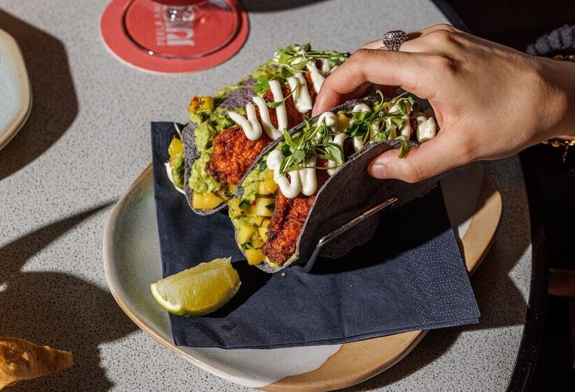 בית מלון כפרי Tribe London Canary Wharf