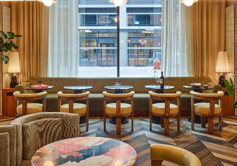 בית מלון כפרי Tribe London Canary Wharf