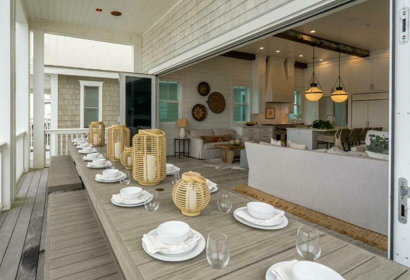 Marlin By Avantstay Beachfront Mansion W 10 Bdrs Multiple Living Spaces Kitchens