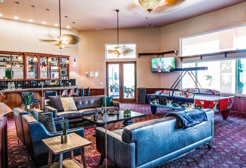 Mermaid By Avantstay Private Estate W/ Pool, Volleyball & Arcade!