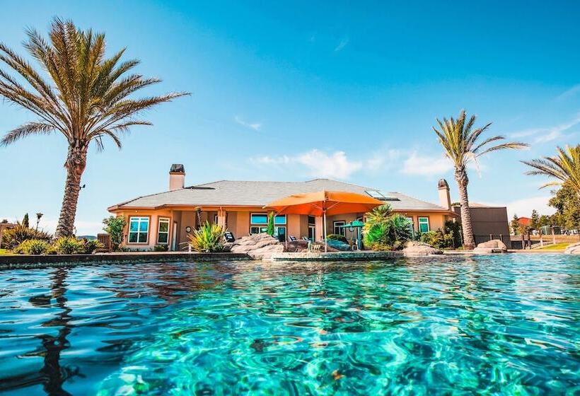 Mermaid By Avantstay Private Estate W/ Pool, Volleyball & Arcade!