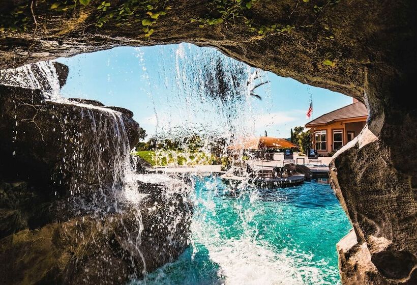 Mermaid By Avantstay Private Estate W/ Pool, Volleyball & Arcade!