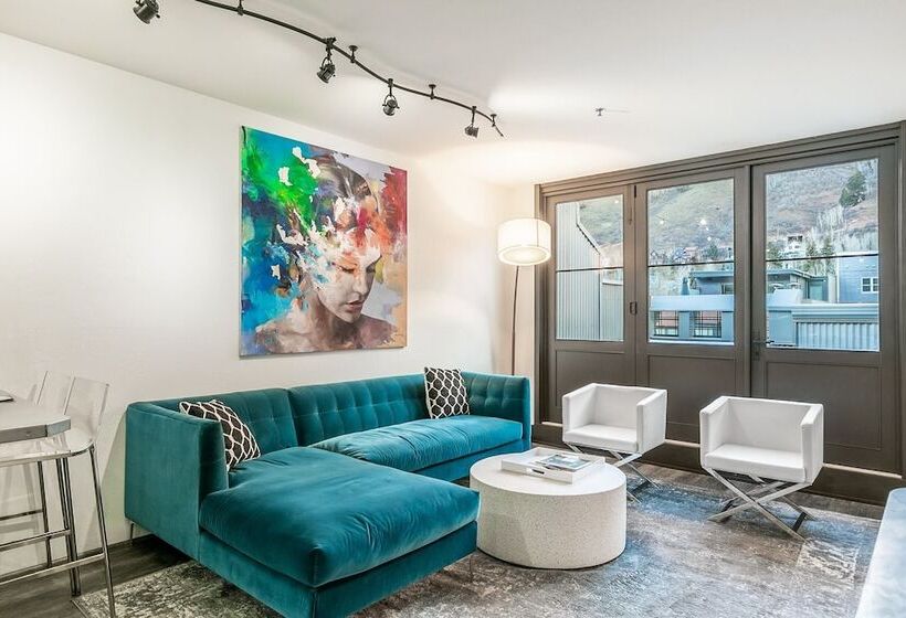 New San Juan 303 By Avantstay Modern Penthouse W Deck Overlooking Main Street