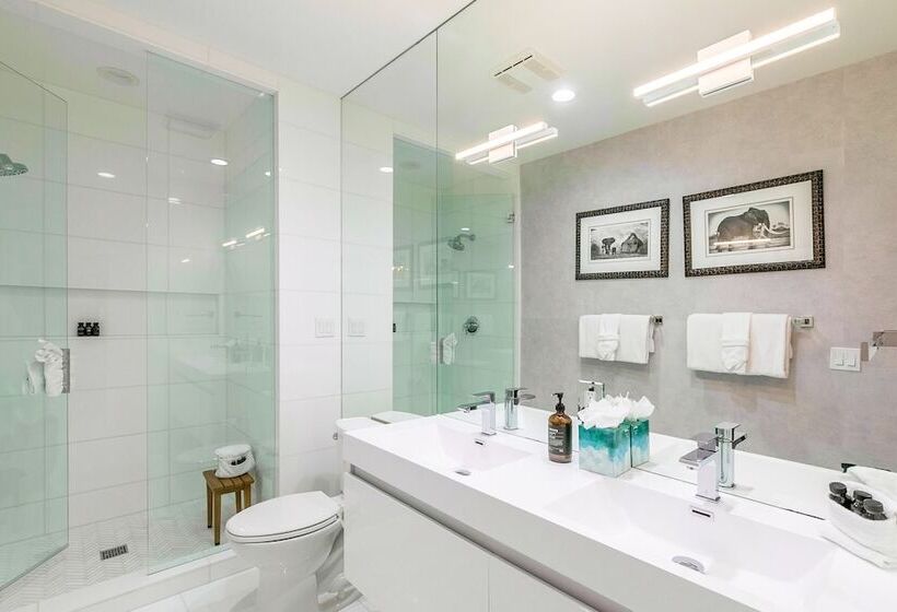 New San Juan 303 By Avantstay Modern Penthouse W Deck Overlooking Main Street