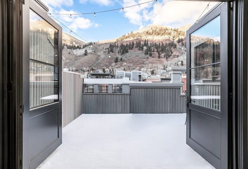 New San Juan 303 By Avantstay Modern Penthouse W Deck Overlooking Main Street