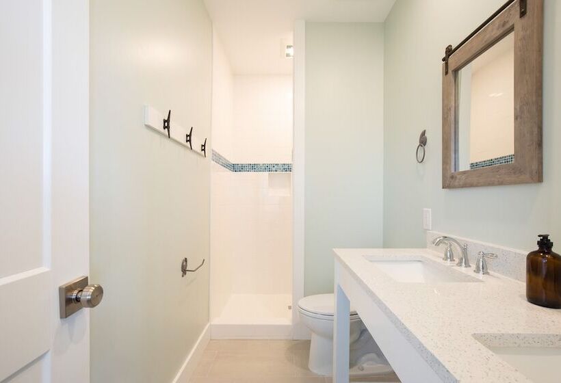 Ocean S Eye By Avantstay Beach Front Home W/ Roof Top, Pool & Putting Green!