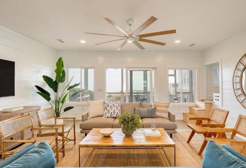 Ocean S Eye By Avantstay Beach Front Home W/ Roof Top, Pool & Putting Green!