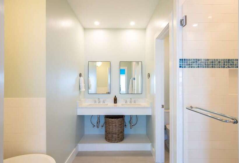 Ocean S Eye By Avantstay Beach Front Home W/ Roof Top, Pool & Putting Green!