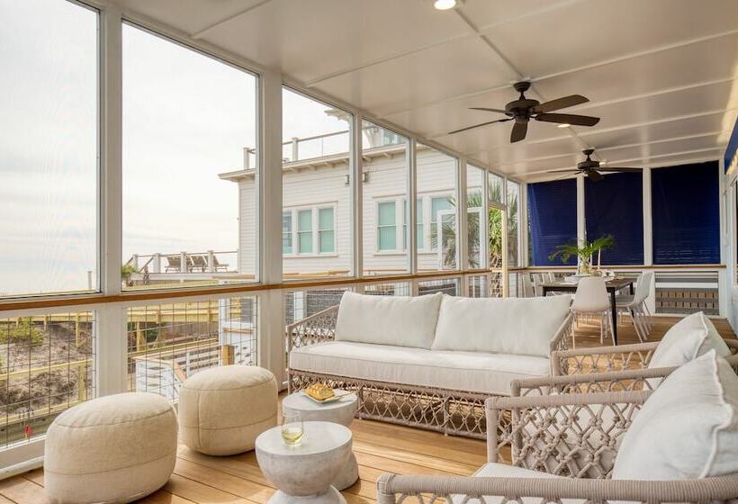 Ocean S Eye By Avantstay Beach Front Home W/ Roof Top, Pool & Putting Green!