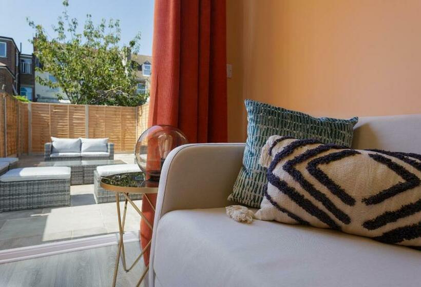 Beatrice Manor   Luxury 4 Bedroom House In Central Southsea, Portsmouth