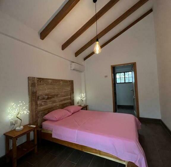 بنسيون Café Madame