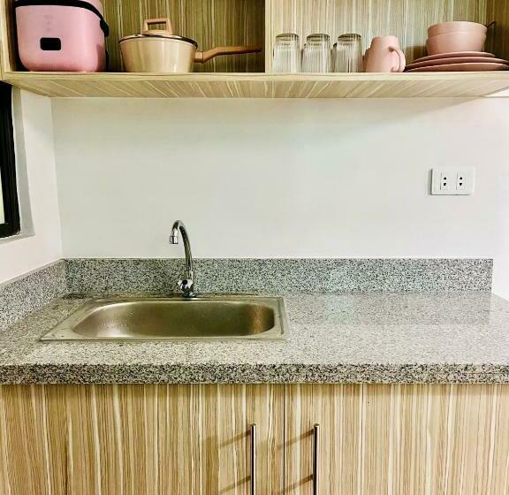 פנסיון Hampton Cinema Suite