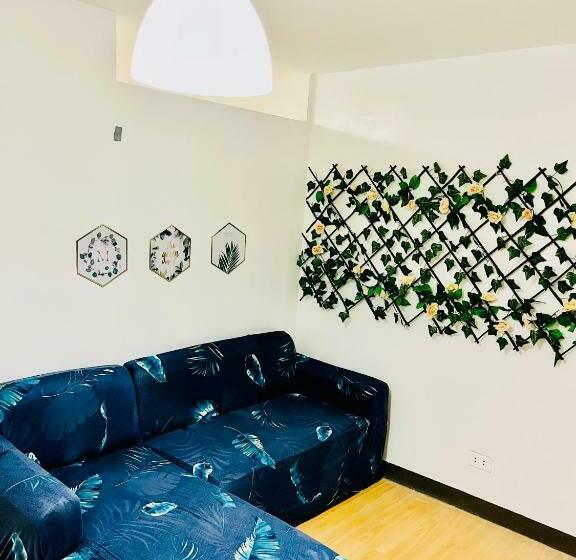 פנסיון Hampton Cinema Suite