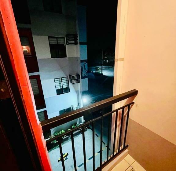 פנסיון Hampton Cinema Suite