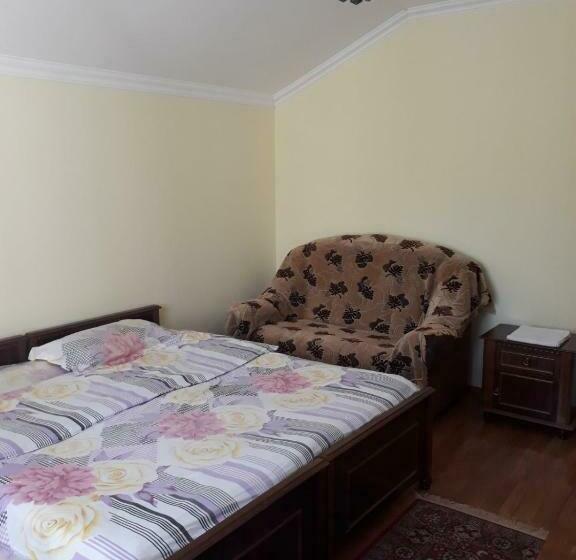 펜션 Hayk Guest House