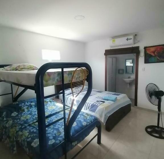 پانسیون Habitaciones Y Apartamento Fania