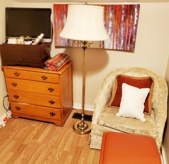 پانسیون Room In Guest Room   Fall Room 3min From Yale, And Other Colleges